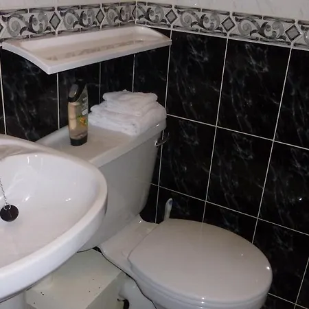 Lawndale House 3*