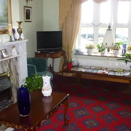 Lawndale House Bed & Breakfast